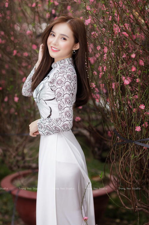 Vwin德赢官网-强强碰撞：球场上的精彩瞬间令人热血沸腾，强强相碰