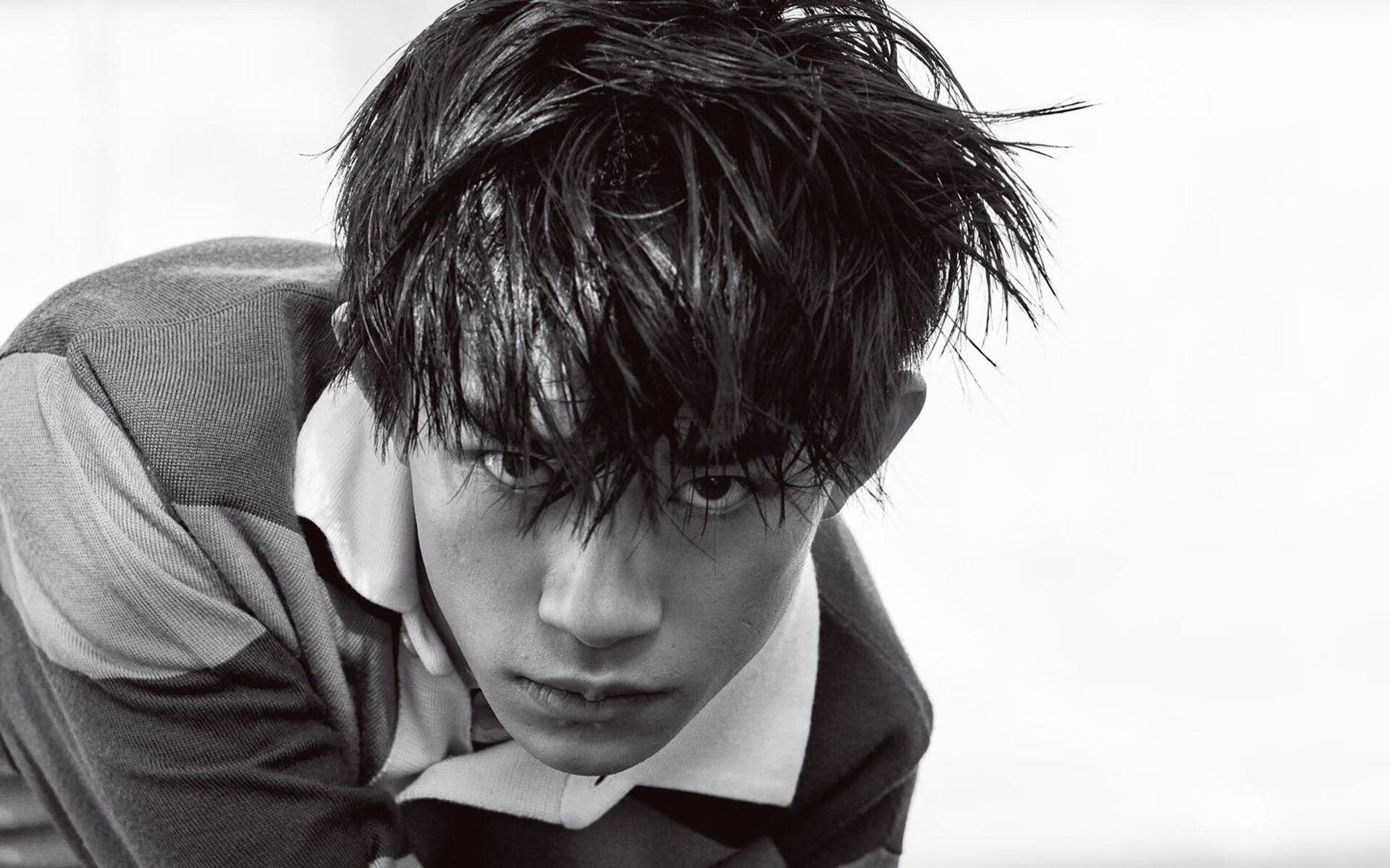 简：作为全黑队的边锋新星，打破防线让全黑队进攻多元化，mf简黑